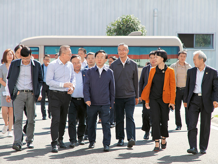  2018年成都市委常委、常务副市长谢瑞武带队莅临BSport体育官网股份，实地调研内嵌式中低速磁浮系统